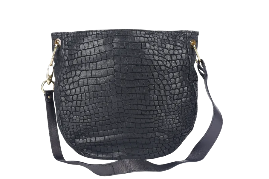 AIGNER SHOULDER BAG BLACK LEATHER GOLD HARDWARE NO DUST COVER