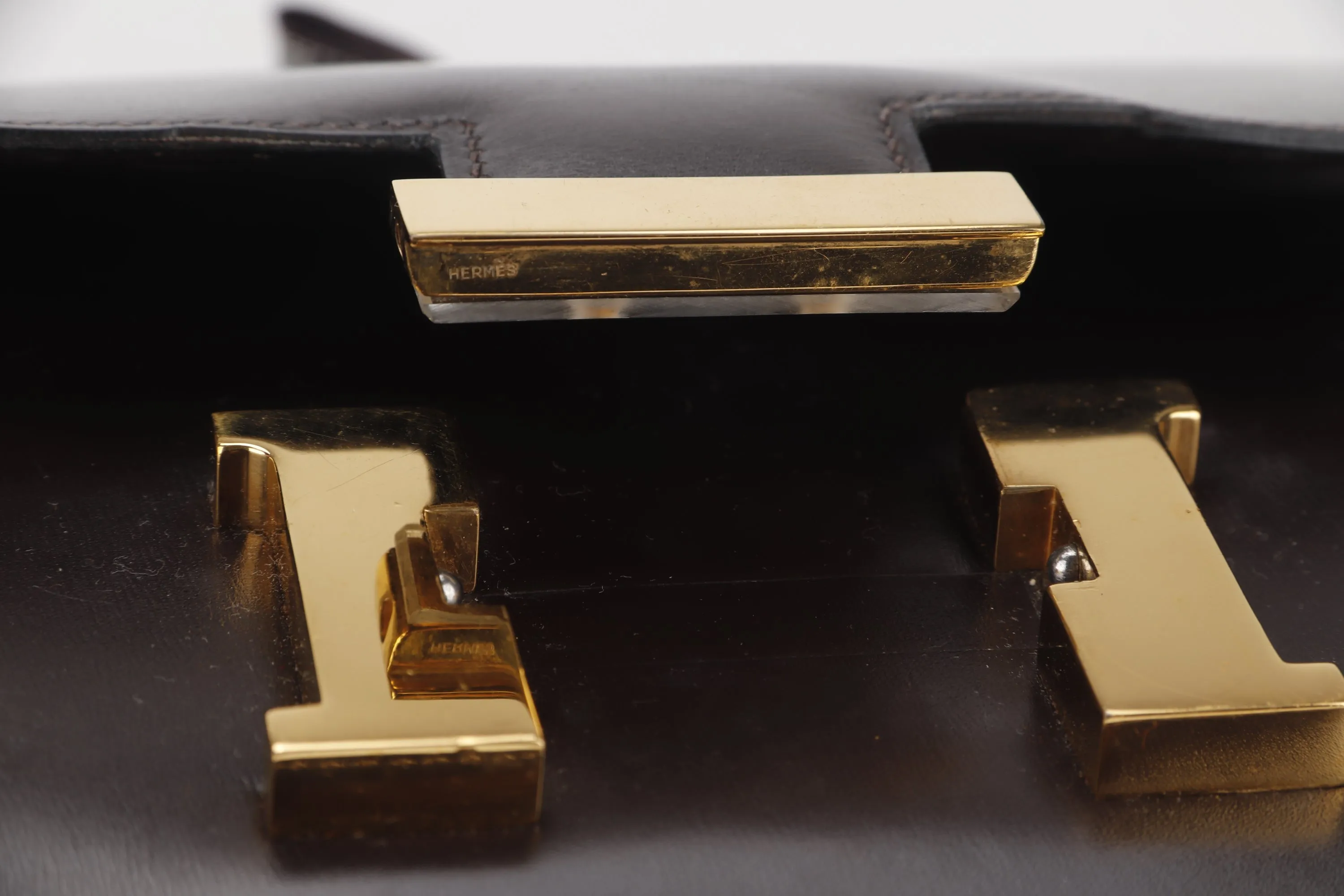 HERMES VINTAGE CONSTANCE 23 (STAMP Z (1970)) DARK BROWN BOX LEATHER GOLD HARDWARE, WITH DUST COVER