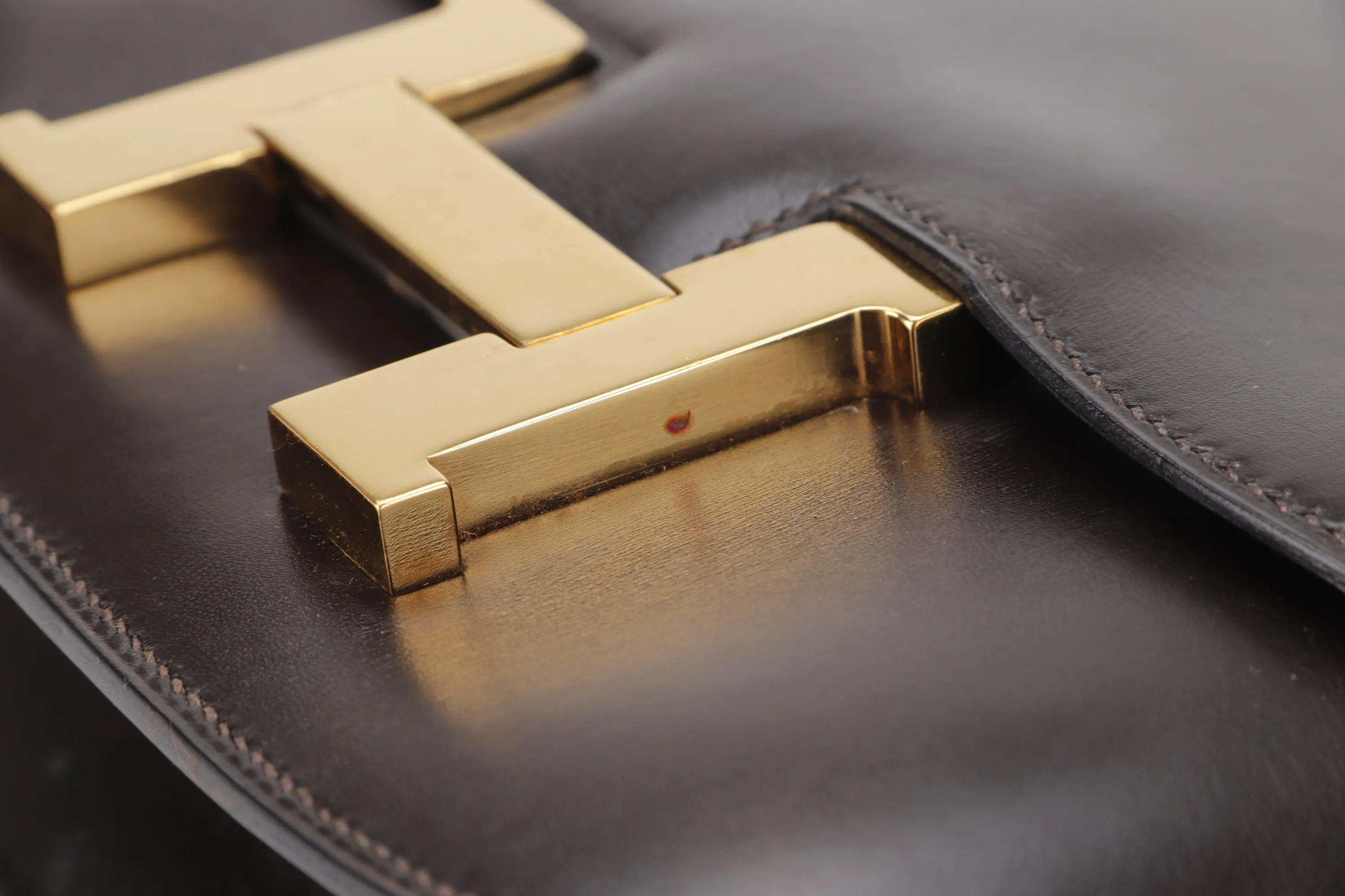 HERMES VINTAGE CONSTANCE 23 (STAMP Z (1970)) DARK BROWN BOX LEATHER GOLD HARDWARE, WITH DUST COVER