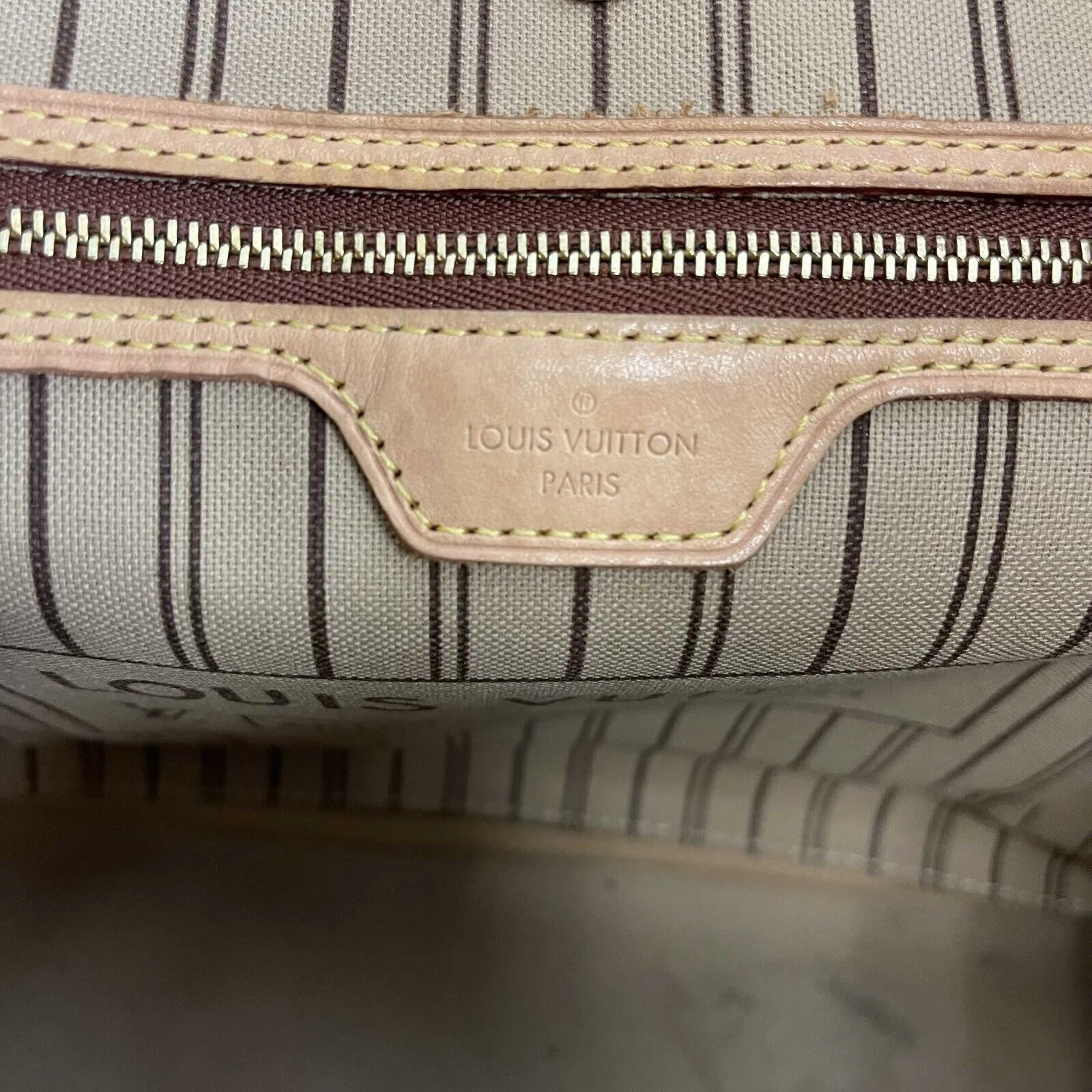 Louis Vuitton - LV Neverfull MM - Brown Monogram Tote w/ Pouch
