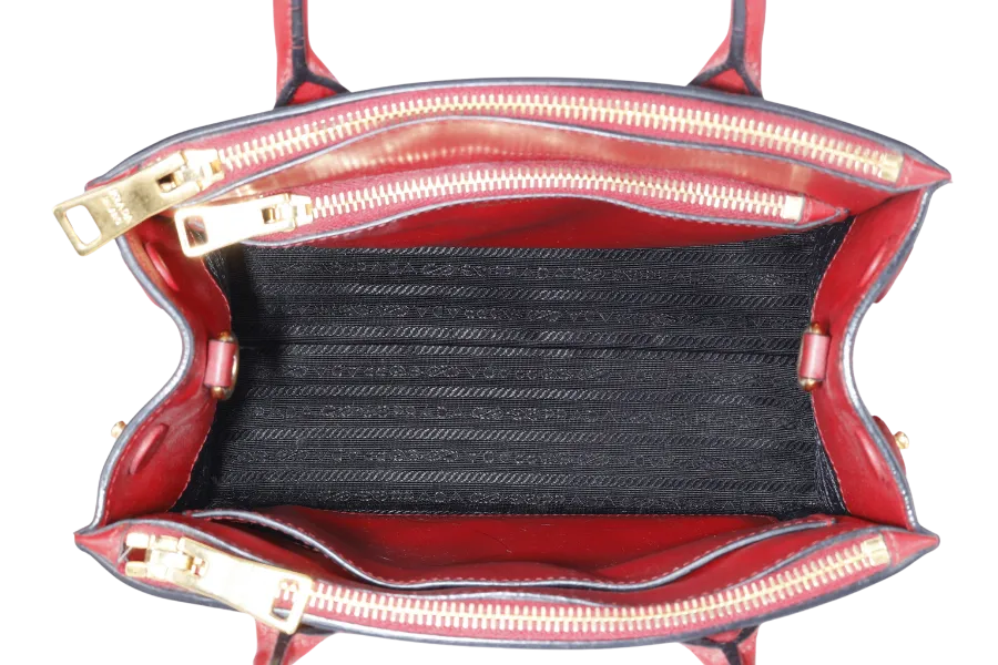 PRADA IBA116 RED ROSSO SAFFIANO x SMOOTH LEATHER BAG WITH STRAPS, CARD AND DUST COVER