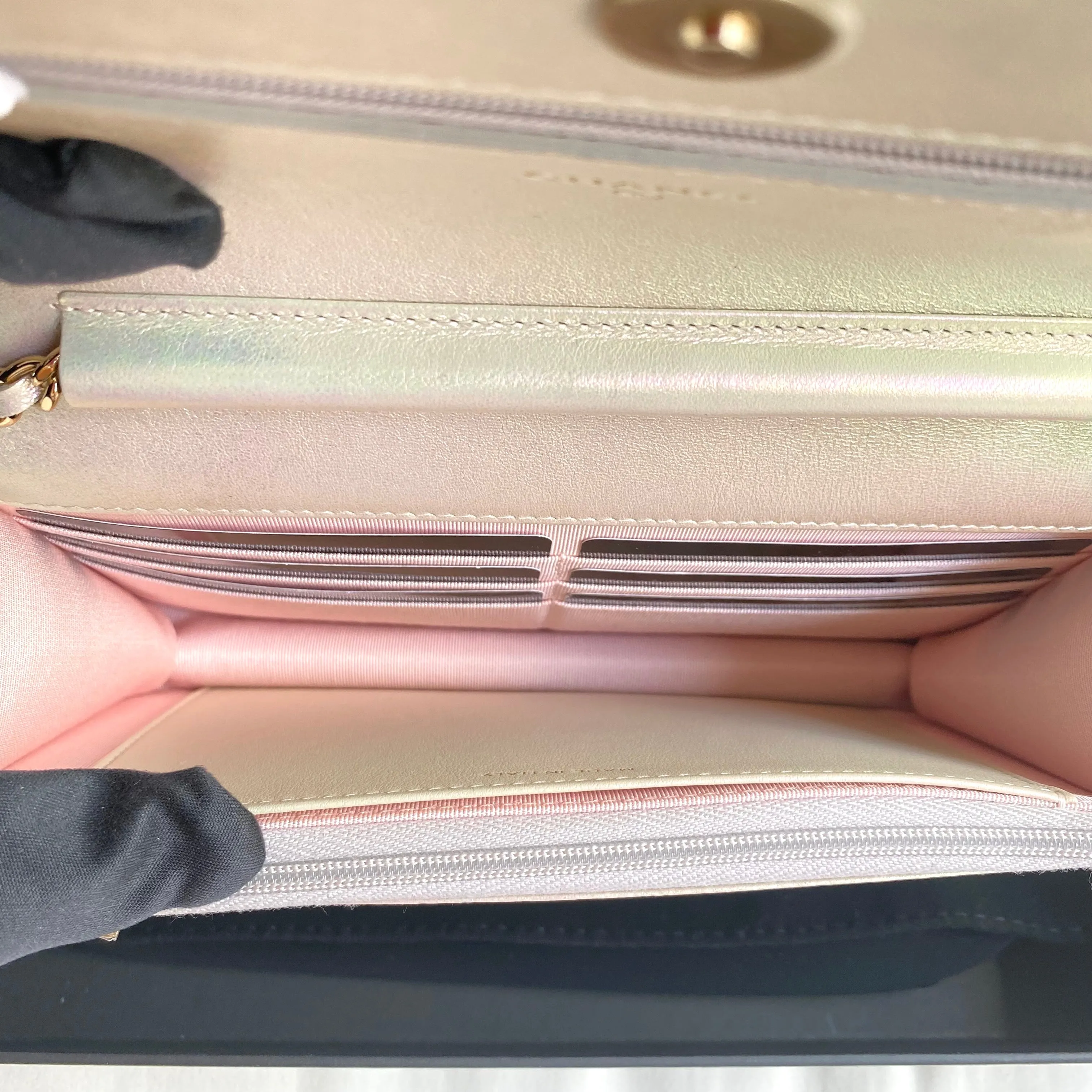Wallet On Chain WOC in 20B Iridescent Ivory